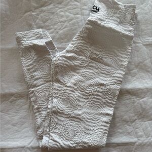 Booty by Brabants White Textured Kids Leggings